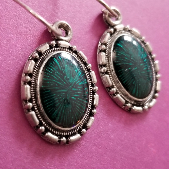 Relisted green and silver tone oval earrings hook backs - Picture 3 of 4